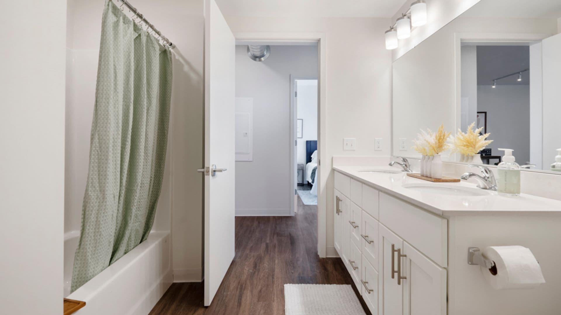 Cedar Falls Apartment: 825 Bluegrass Cir