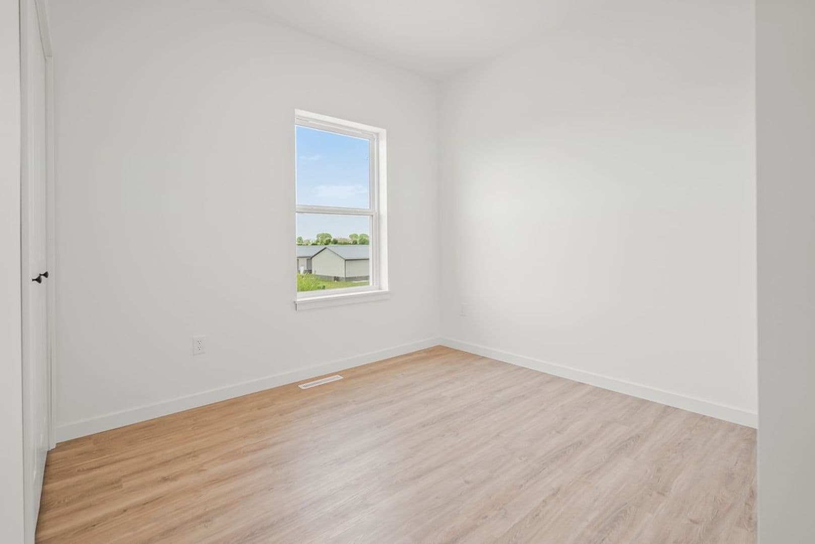 Garner Apartment: 895 W 8th St
