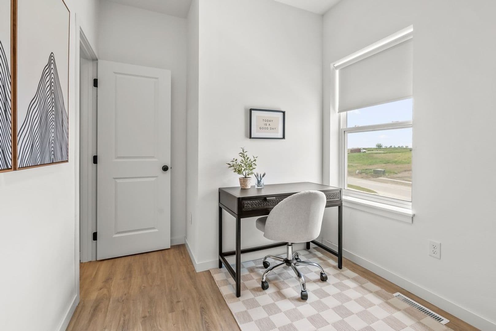 Cedar Falls Apartment: 402 Fast Ln