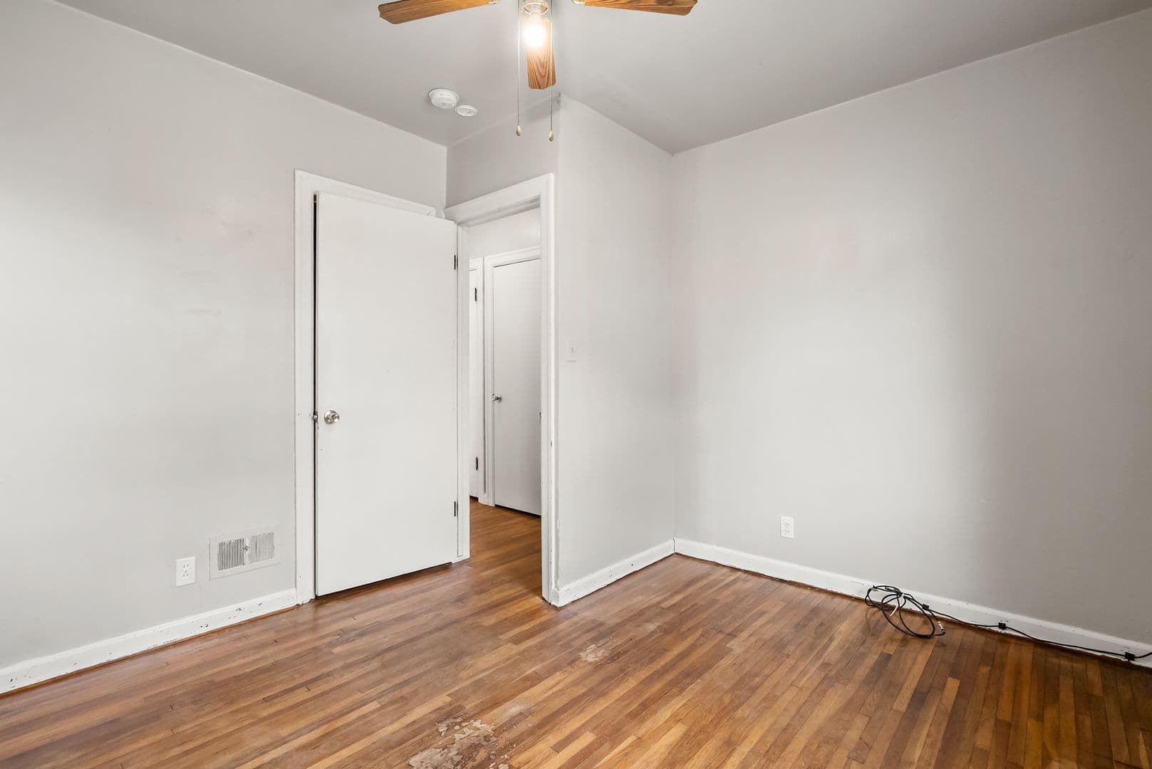 Cedar Falls House: 915 W 9th St