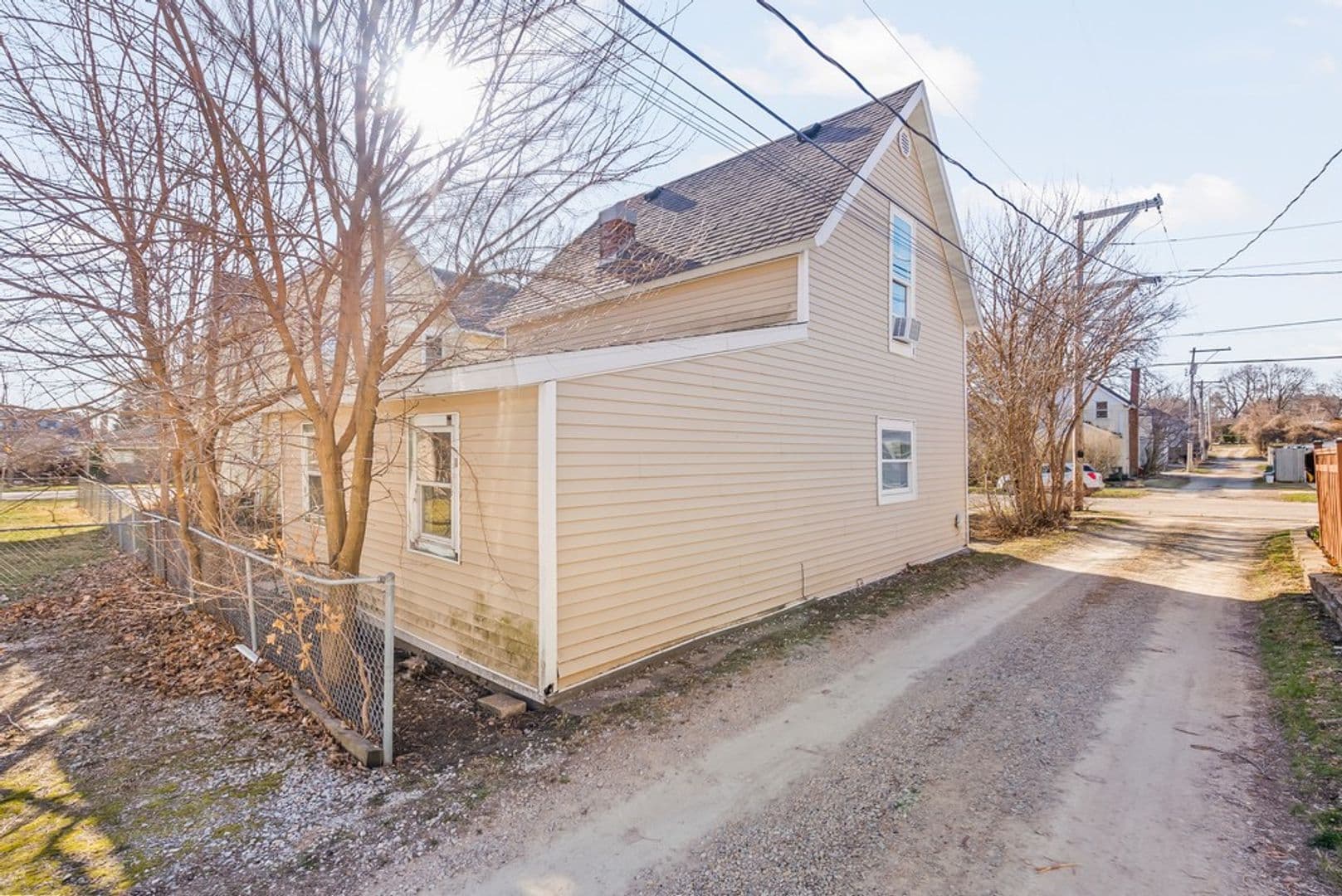 Cedar Falls House: 309 W 10th St