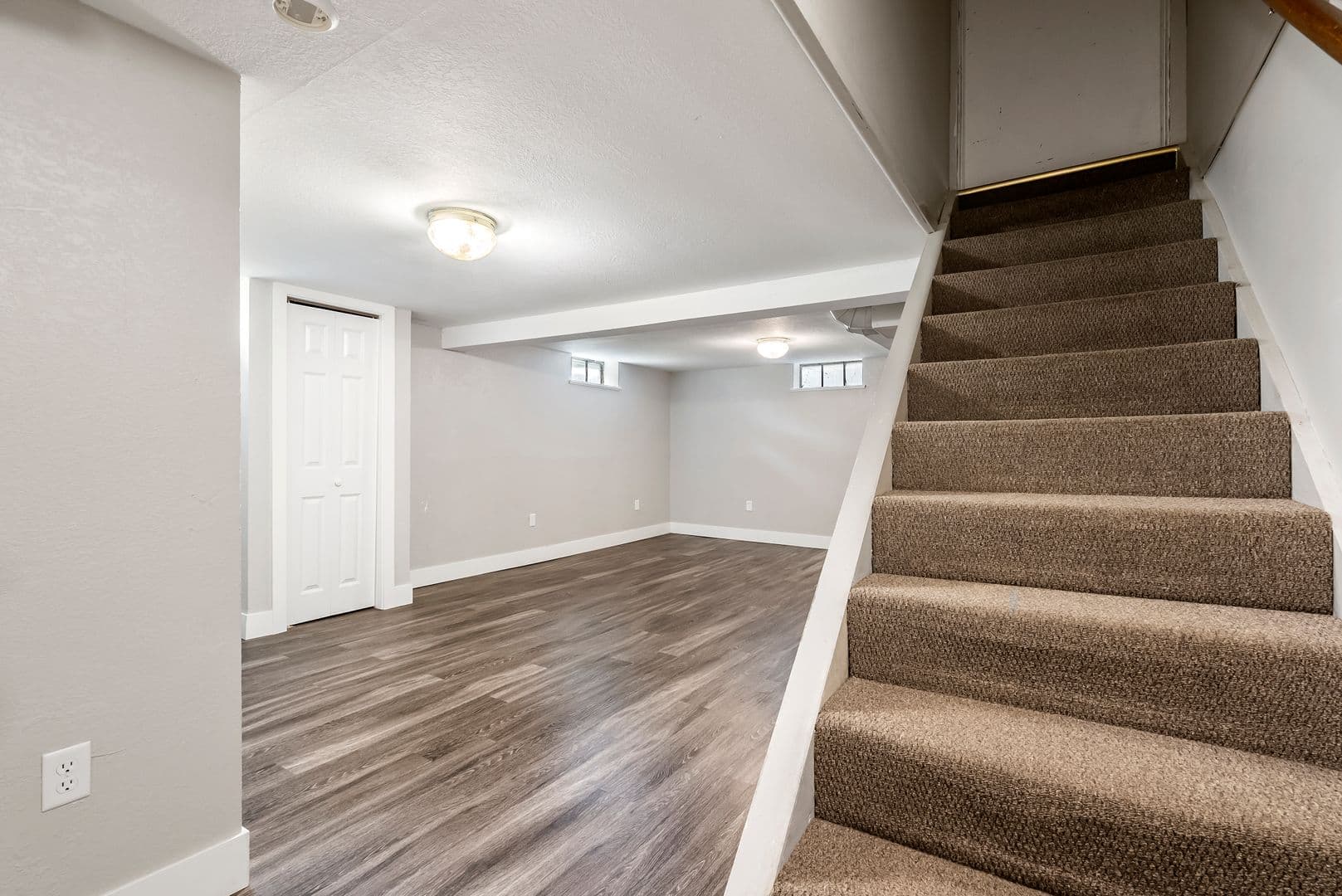 Cedar Falls House: 915 W 9th St