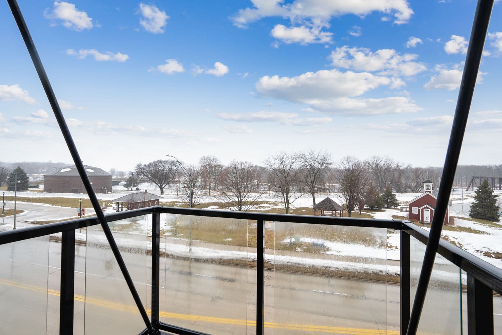 Cedar Falls Apartment: 200 W 1st St