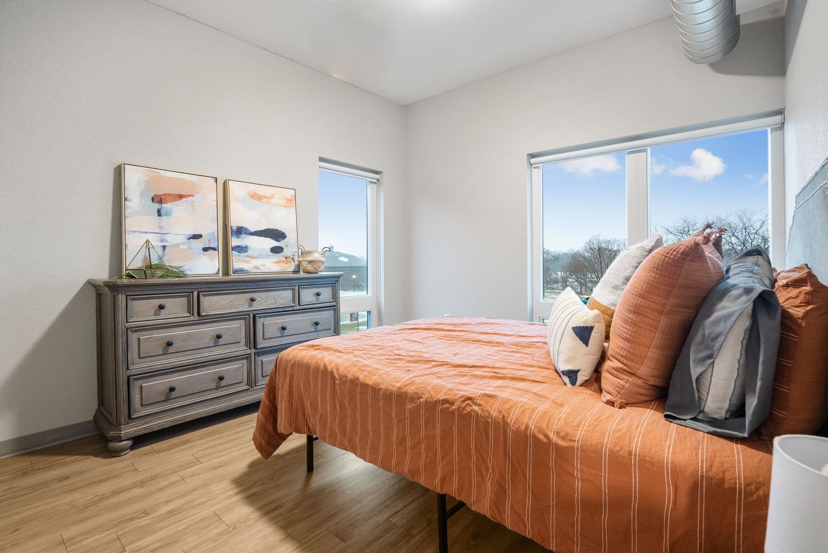 Cedar Falls Apartment: 200 W 1st St
