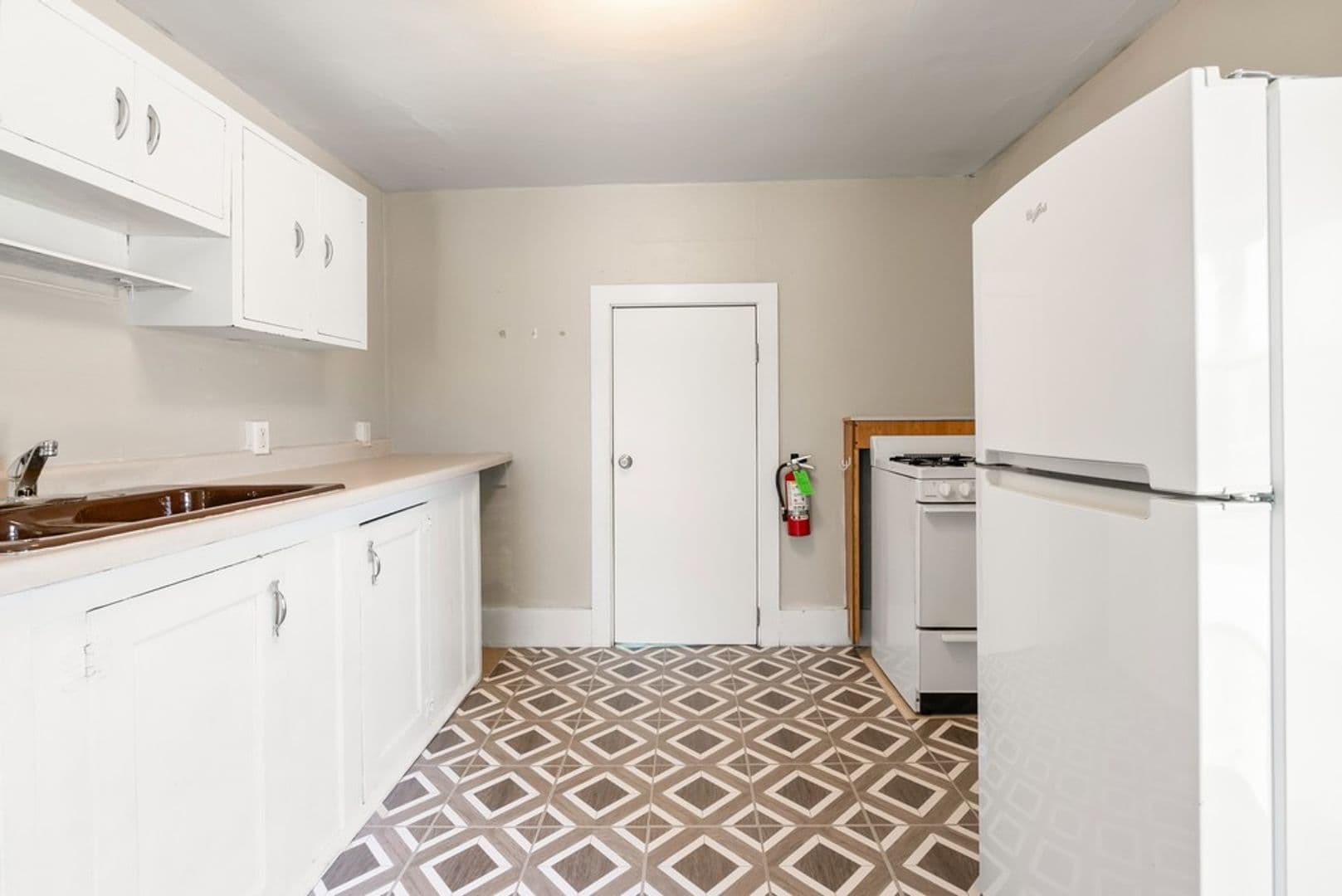 Cedar Falls Apartment: 815 W 23rd St