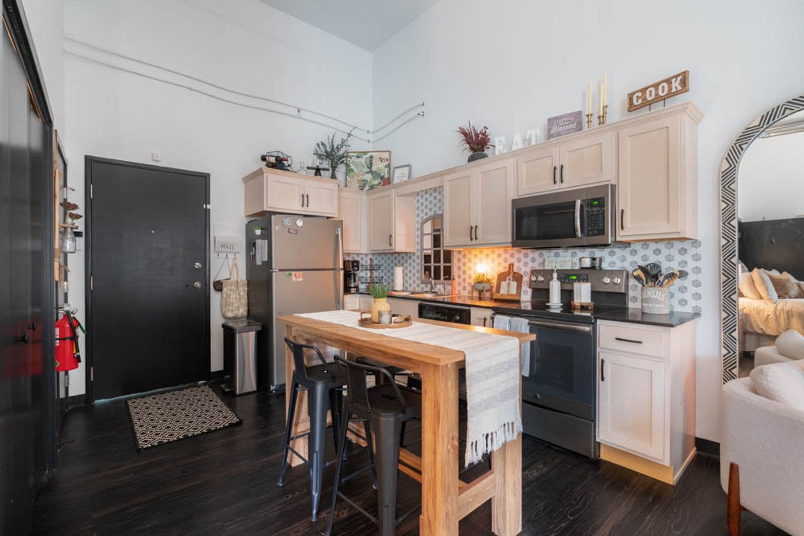 Cedar Falls Apartment: 917 W 23rd St