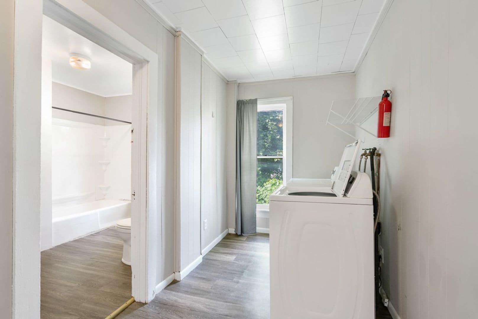 Cedar Falls Apartment: 1012 Clay St