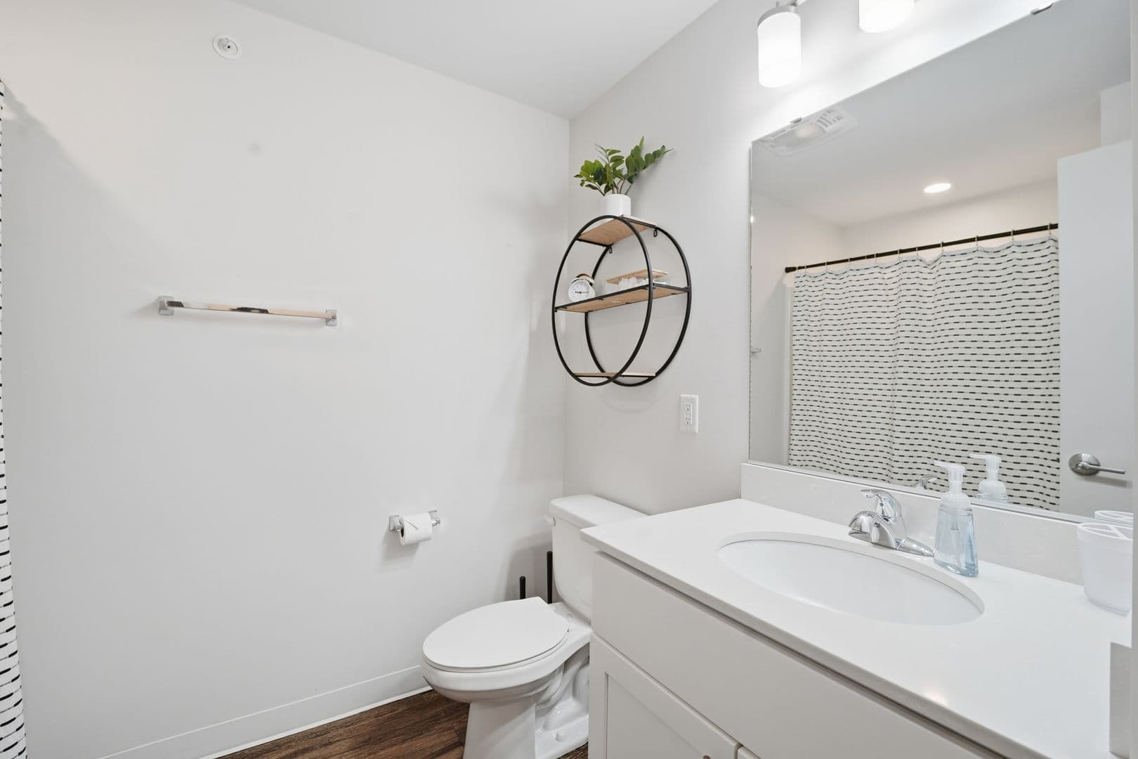 Cedar Falls Apartment: 825 Bluegrass Cir