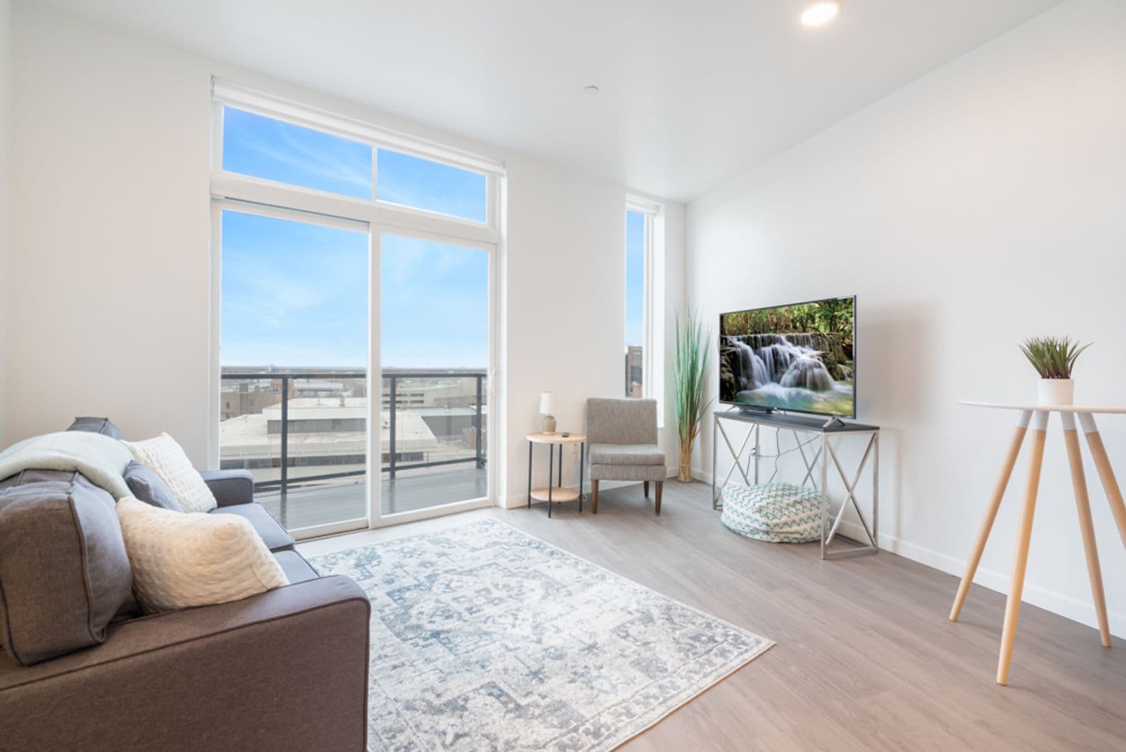 Waterloo Apartment: 335 Cedar Street