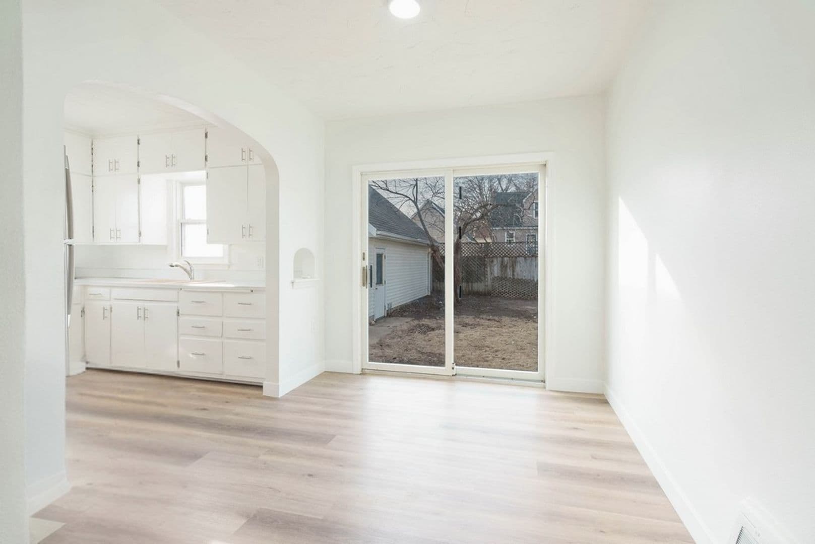 Cedar Falls House: 2303 Main St
