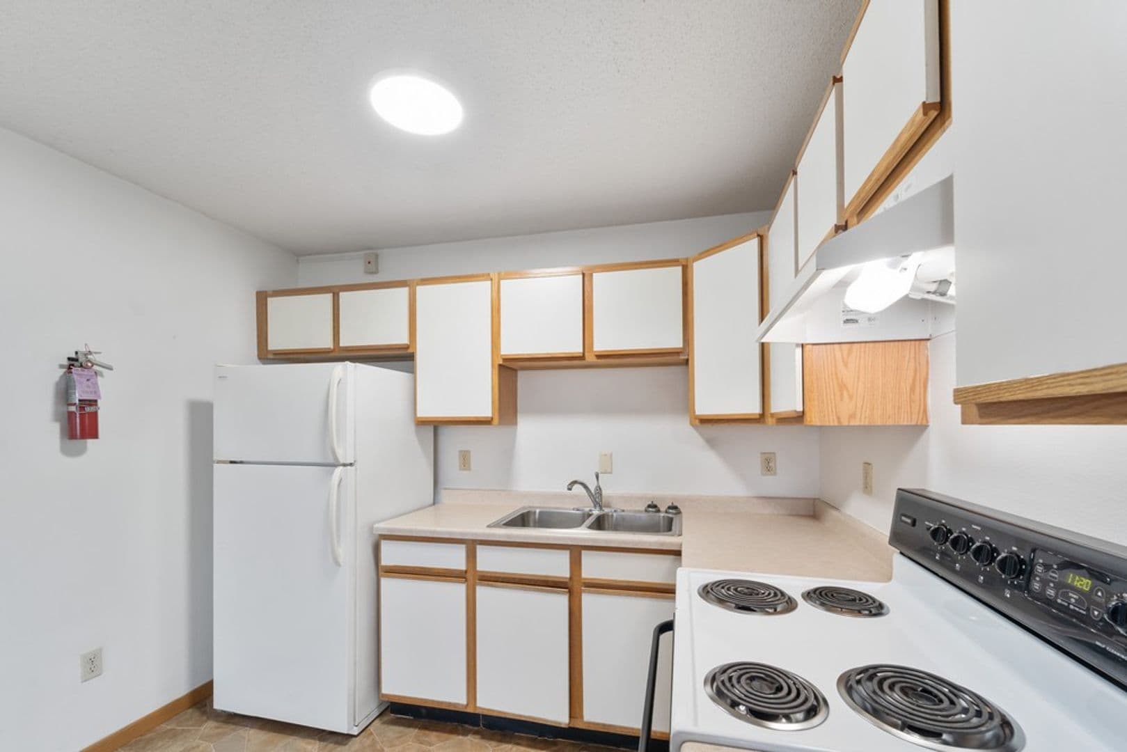 Calmar Apartment: 100 College View Dr