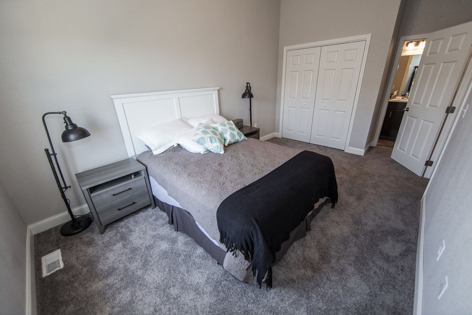 Waverly Apartment: 2103 4th Street SW