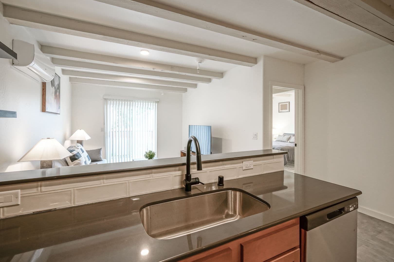 Albuquerque Apartment: 11930 Menaul BLVD NE