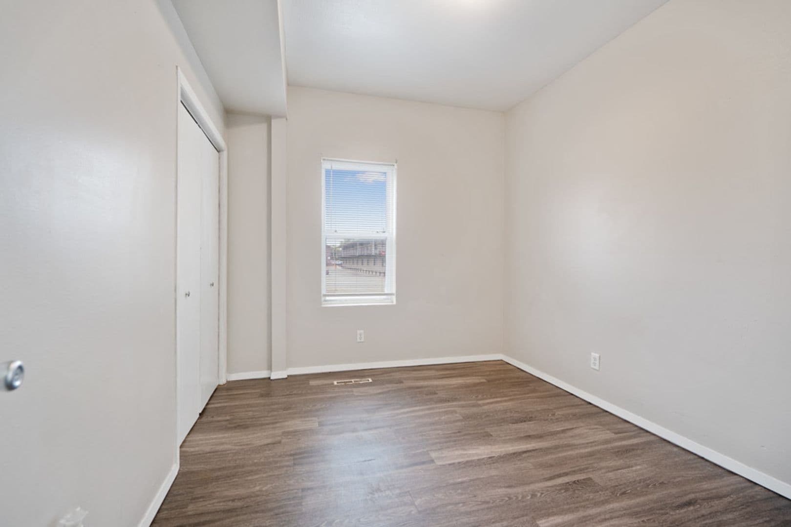 Cedar Falls Apartment: 2116 College St