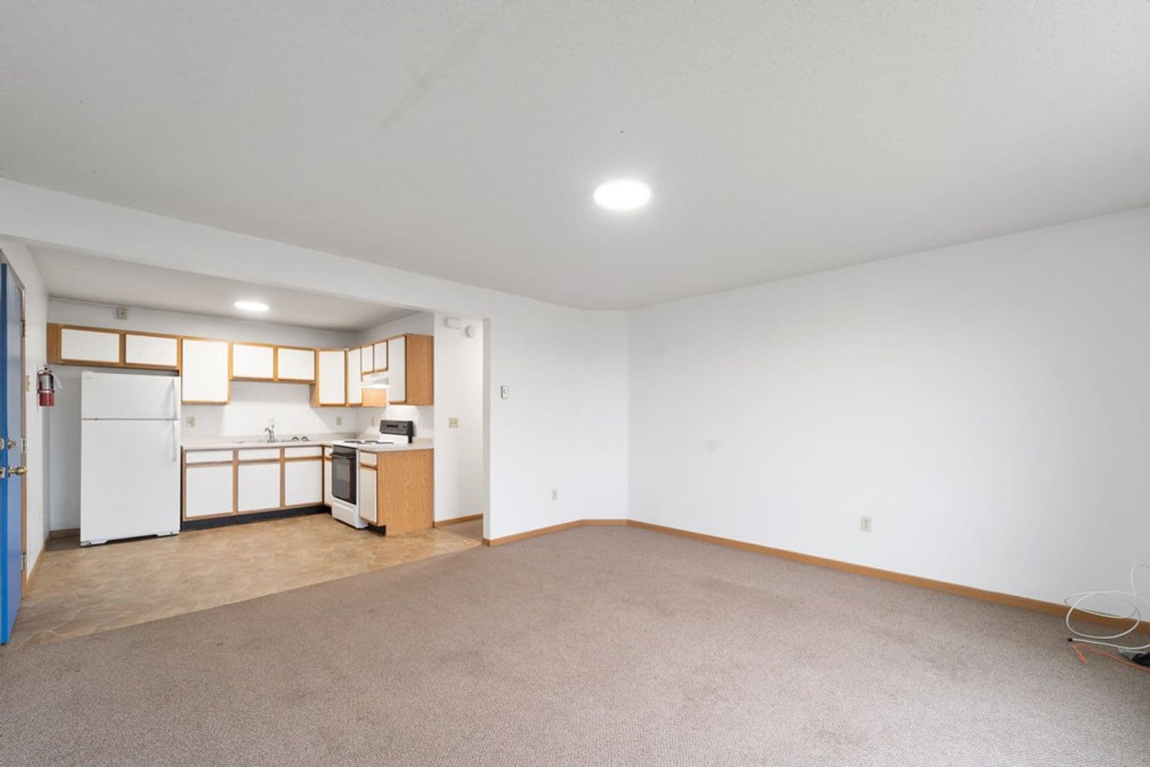 Calmar Apartment: 100 College View Dr