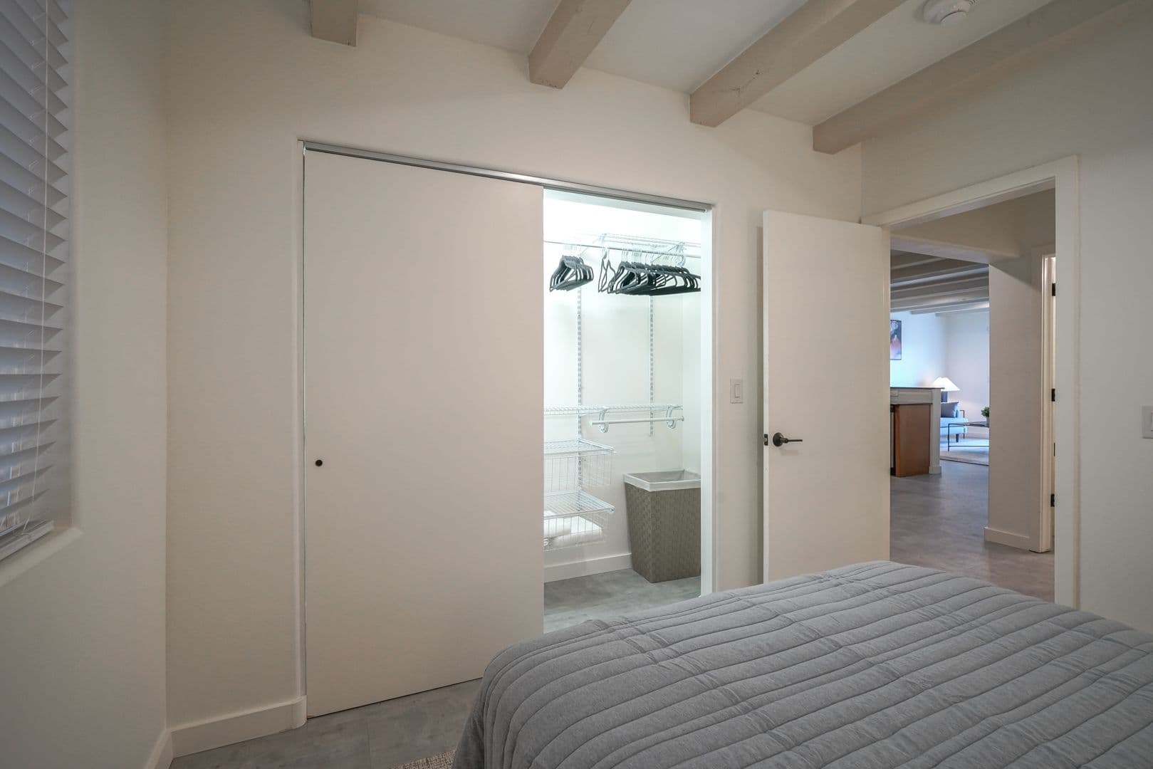 Albuquerque Apartment: 11930 Menaul BLVD NE