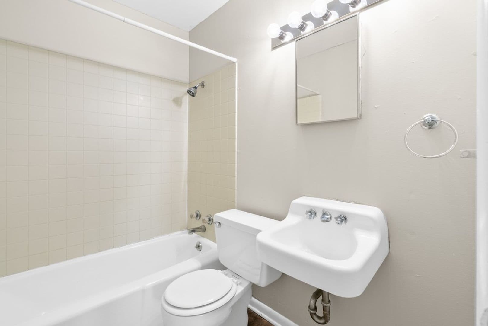 Cedar Falls Apartment: 2321 Iowa St