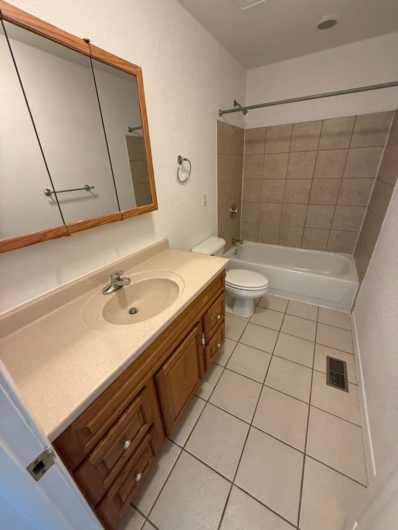 Alma Apartment: 108 Buckskin St
