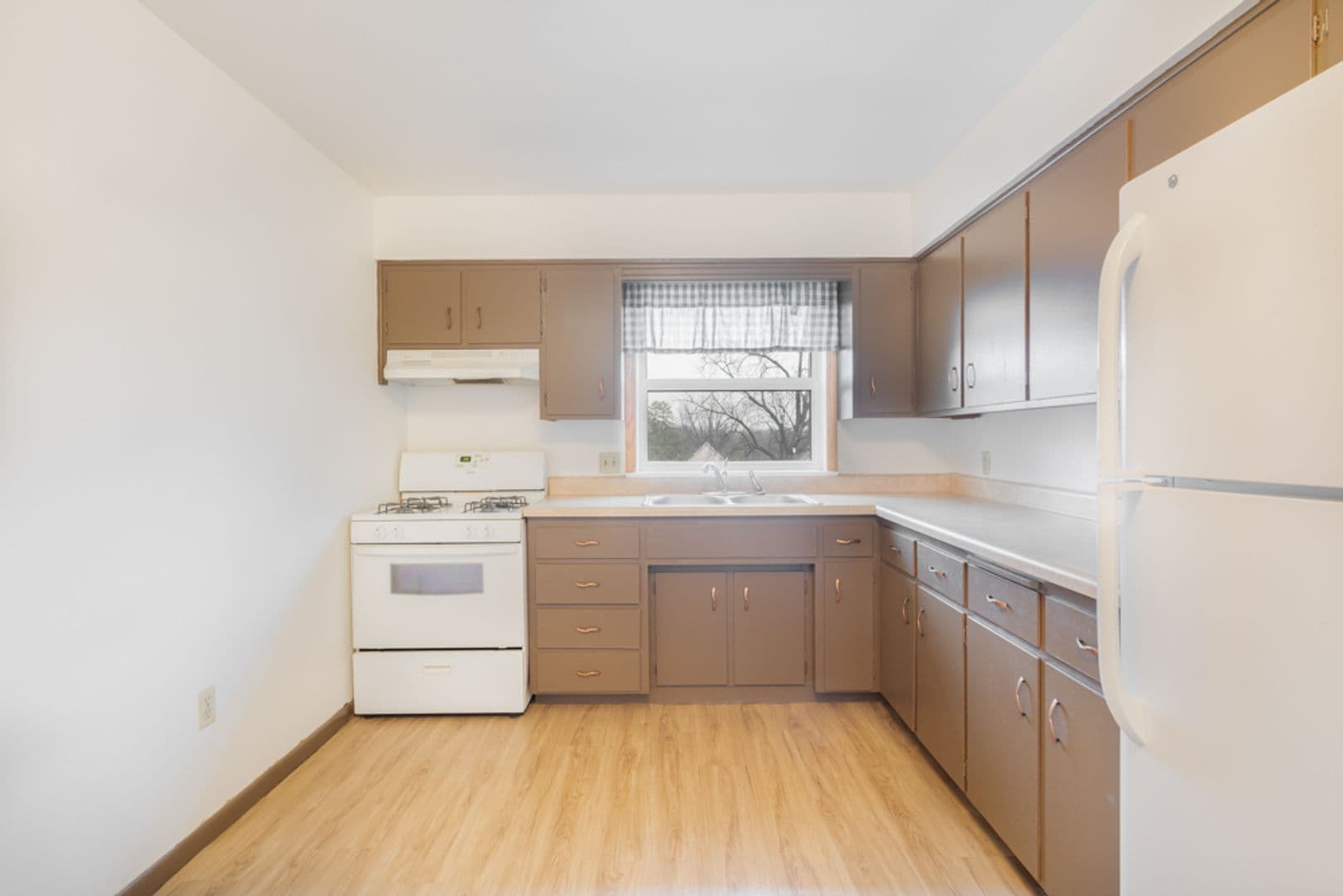 Cedar Falls Apartment: 2500 Olive St