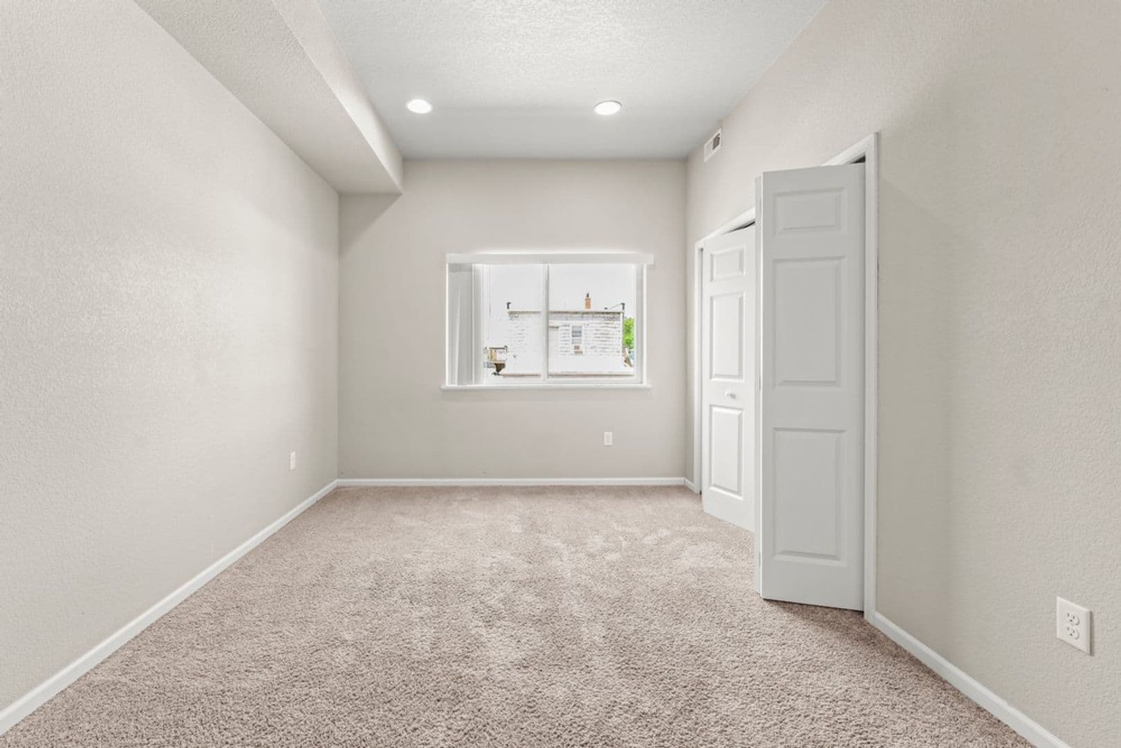 Cedar Falls Apartment: 2019 Olive St