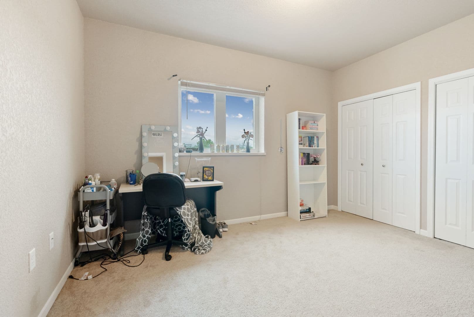 Cedar Falls Apartment: 2215 College St