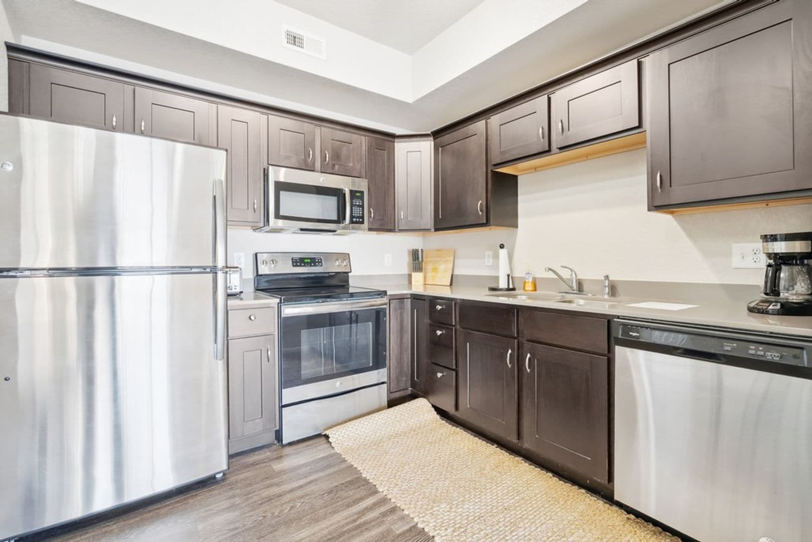 Cedar Falls Apartment: 1003 Bluegrass Cir