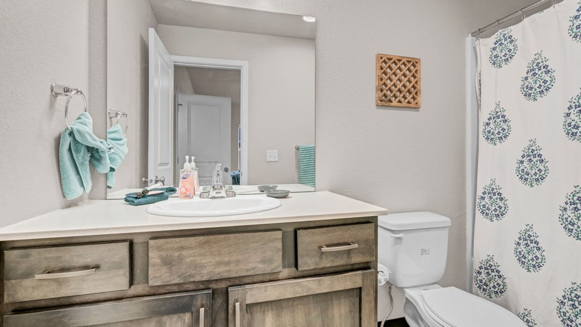 Waverly Apartment: 1260 Leitha Ter