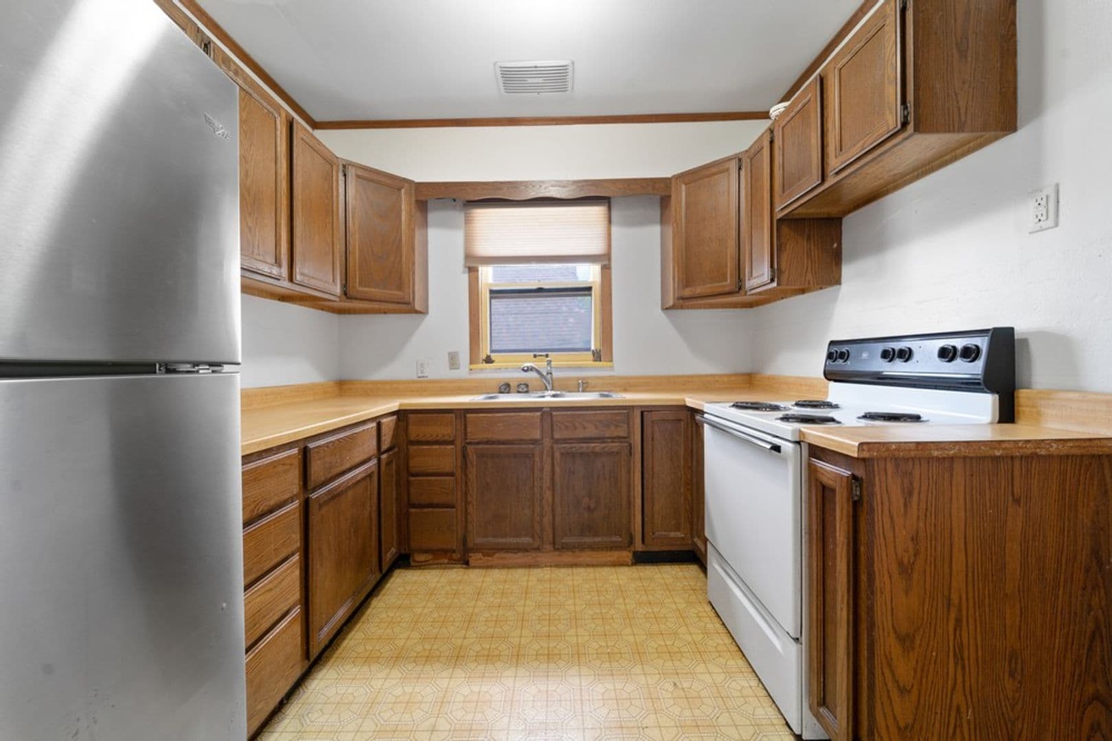 Cedar Falls House: 513 W 22nd St