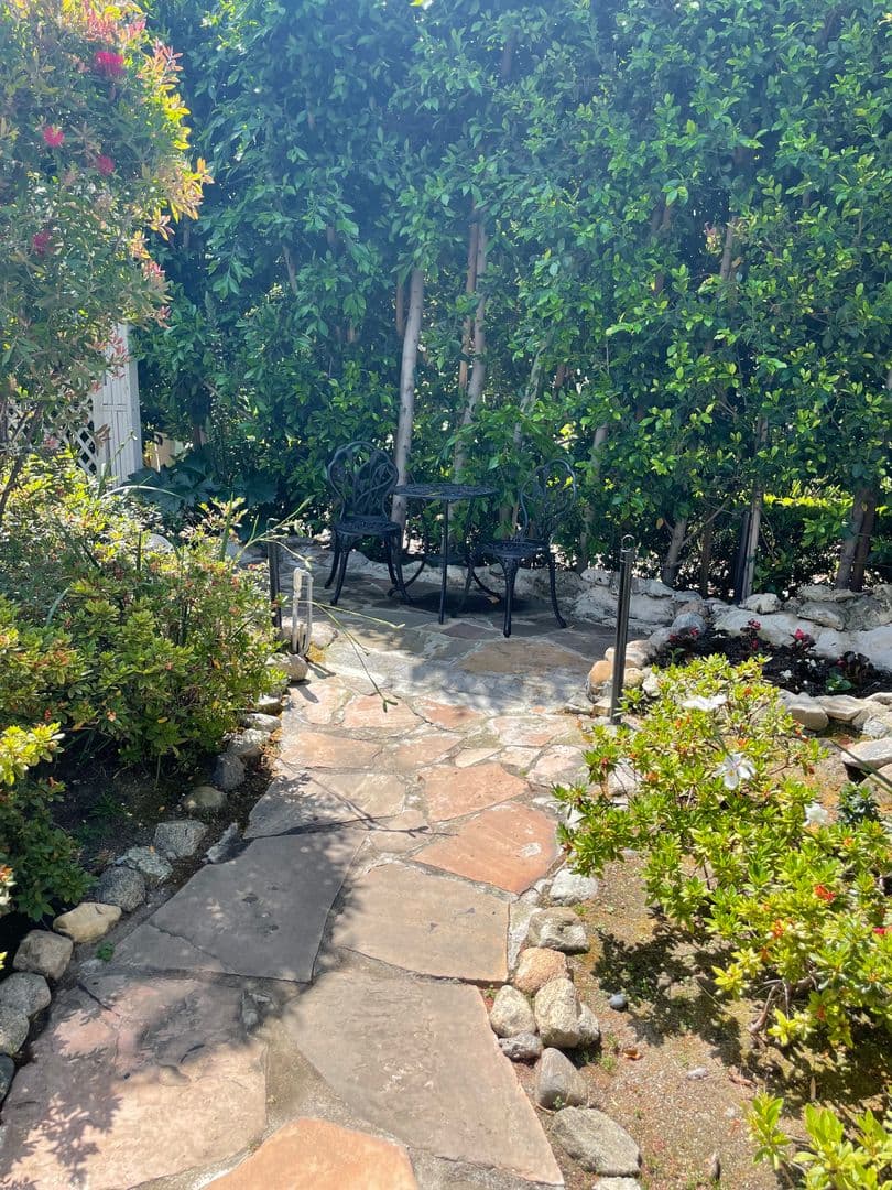 West Hollywood Apartment: 1250-1258 N. Orange Grove Avenue