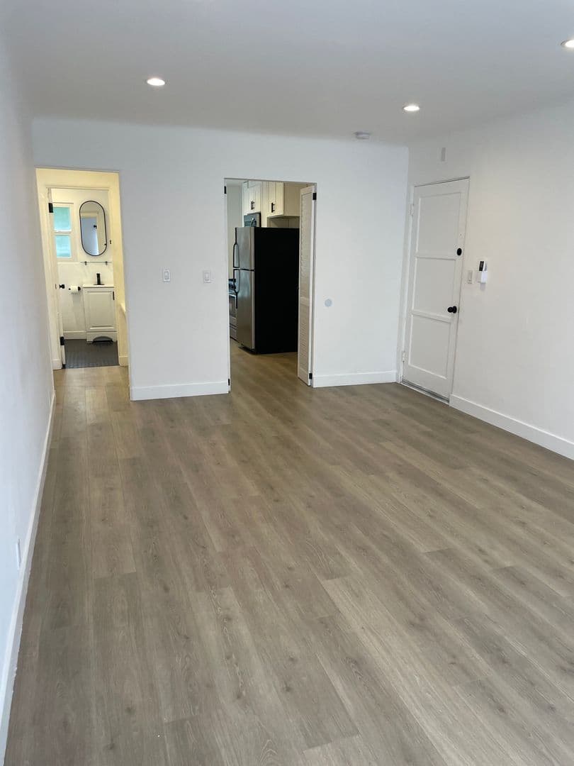 West Hollywood Apartment: 1250-1258 N. Orange Grove Avenue