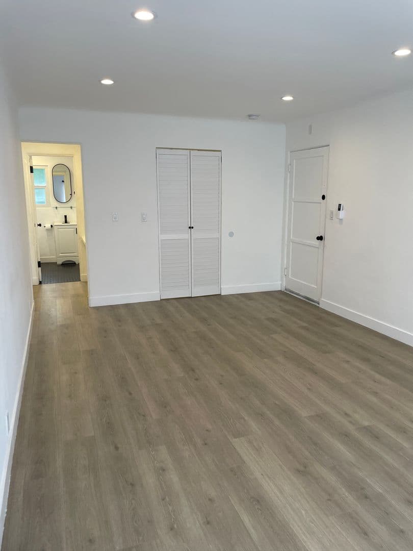West Hollywood Apartment: 1250-1258 N. Orange Grove Avenue