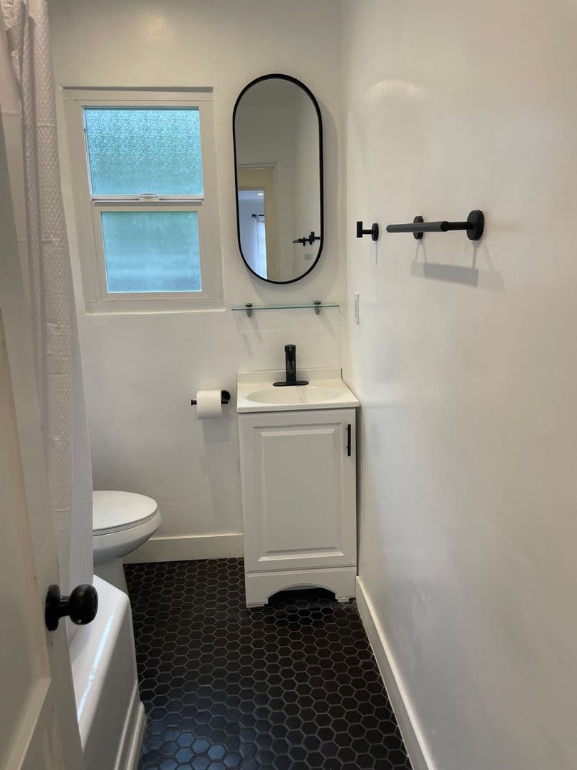 West Hollywood Apartment: 1250-1258 N. Orange Grove Avenue