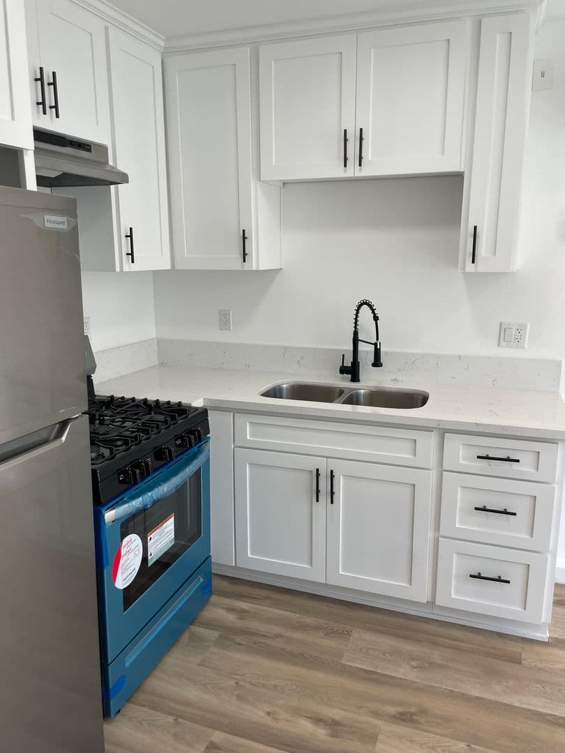 Los Angeles Apartment: 6623-6627 Kraft Avenue