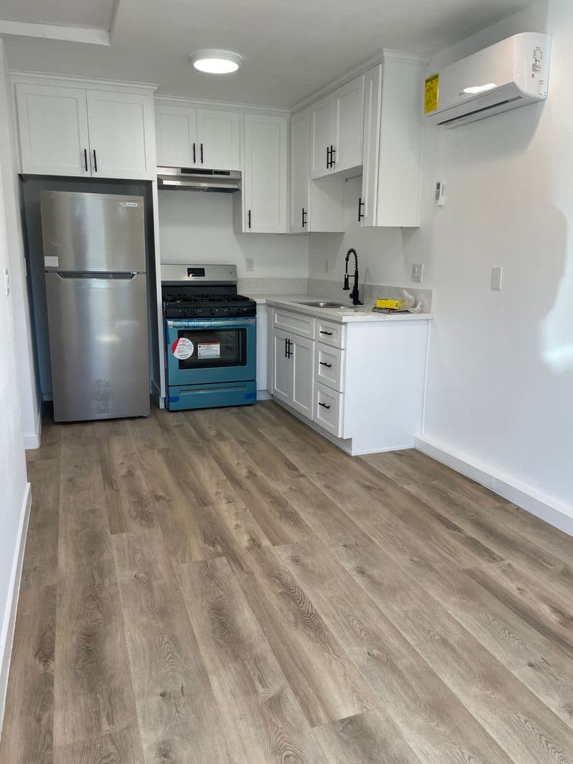 Los Angeles Apartment: 6623-6627 Kraft Avenue