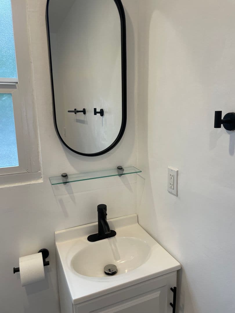 West Hollywood Apartment: 1250-1258 N. Orange Grove Avenue