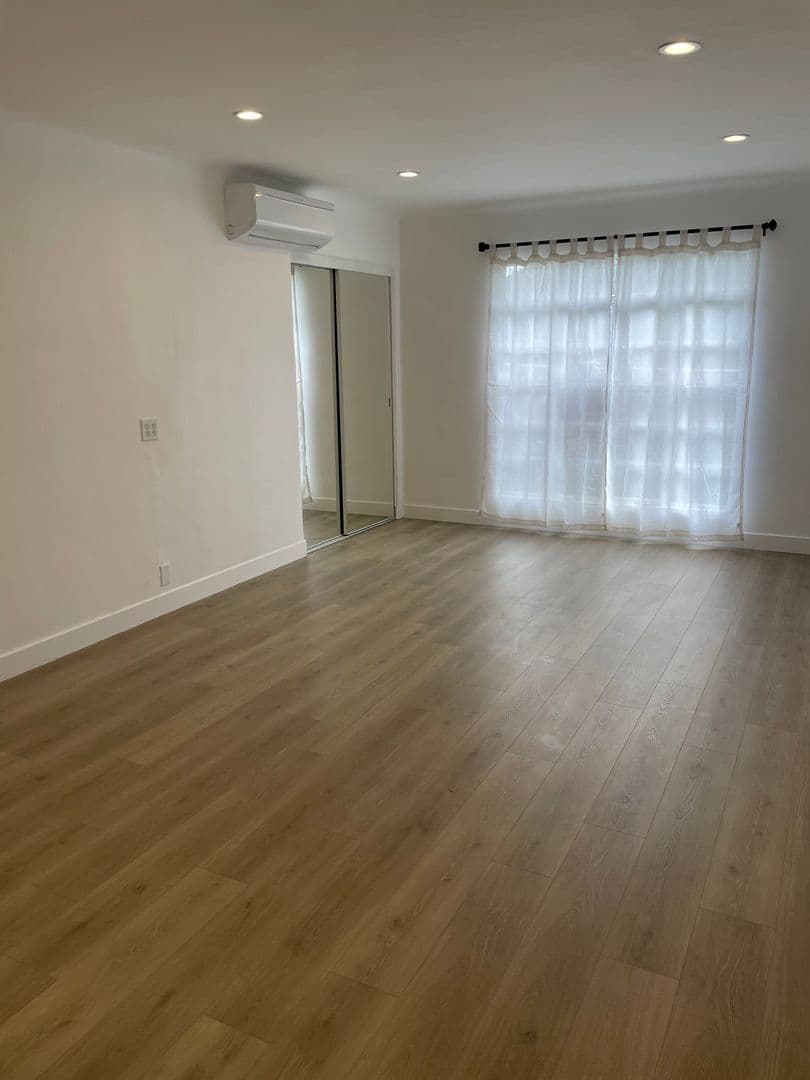 West Hollywood Apartment: 1250-1258 N. Orange Grove Avenue