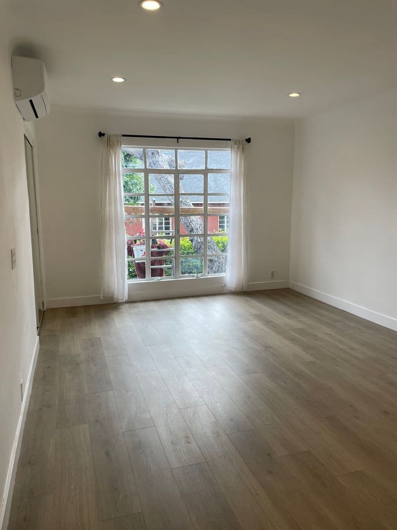 West Hollywood Apartment: 1250-1258 N. Orange Grove Avenue