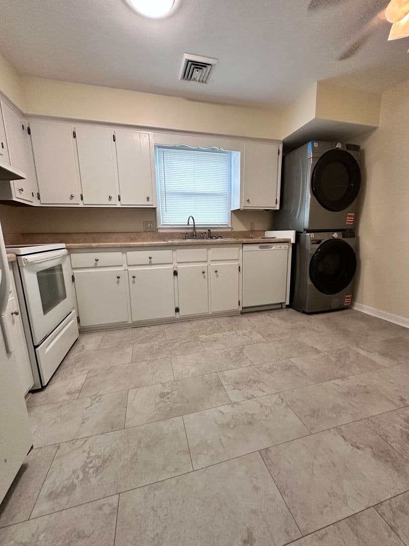 Norfolk Apartment: 2216 Pretty Lake Ave