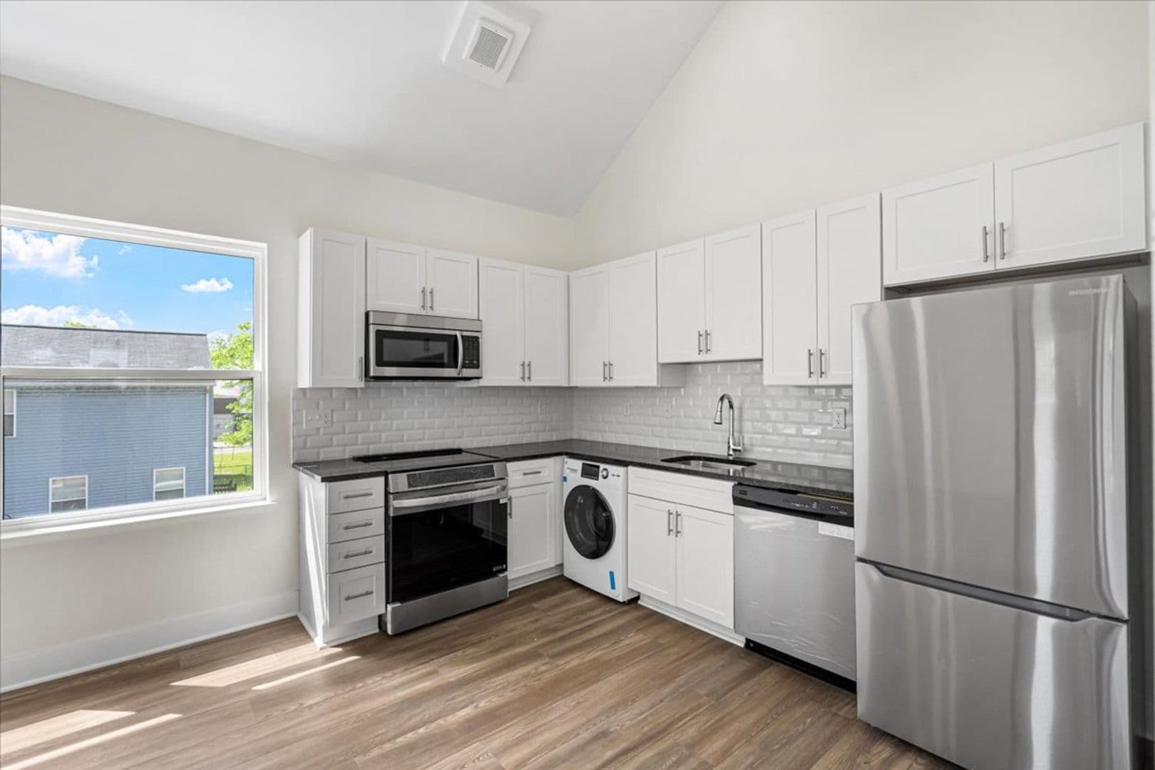Detroit Apartment: 4735 Rohns