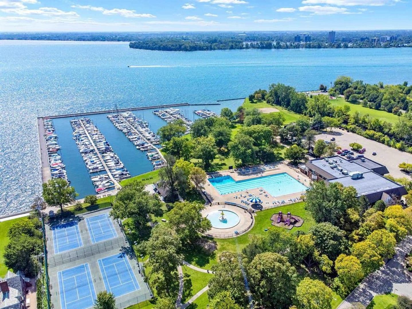 Grosse Pointe Park Apartment: 1178 Beaconsfield Ave