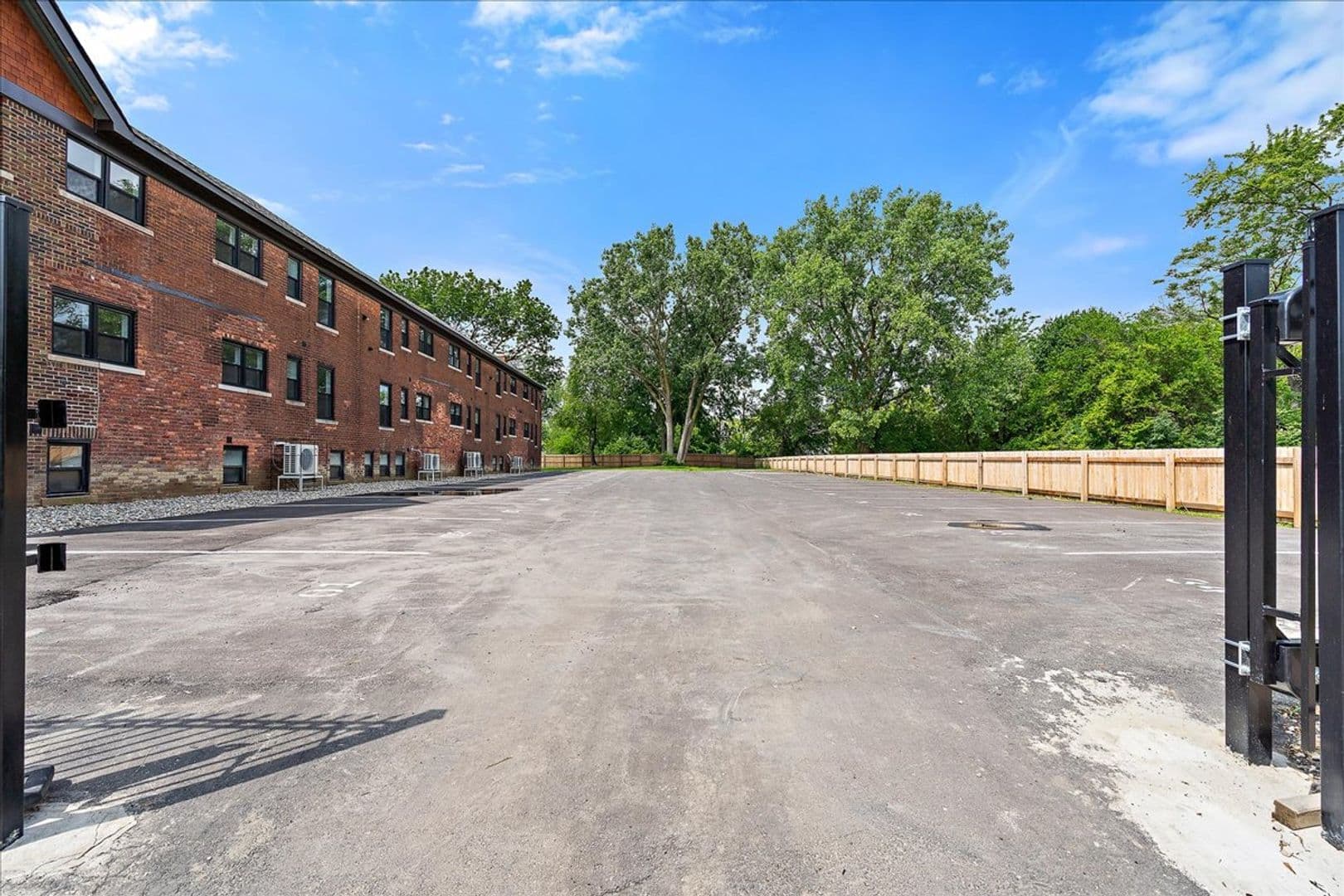 Detroit Apartment: 4735 Rohns
