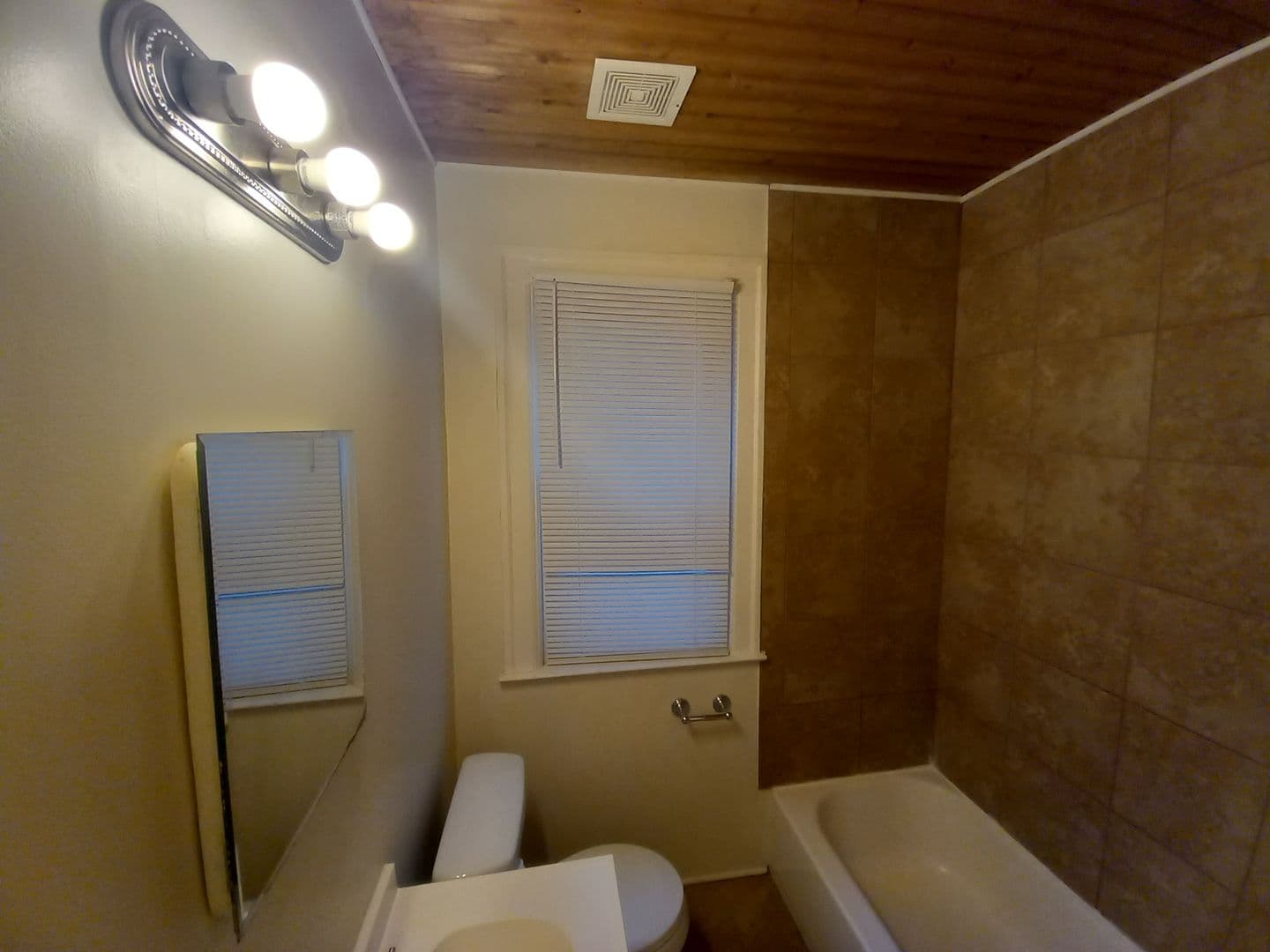Grosse Pointe Park Apartment: 837 Beaconsfield Ave