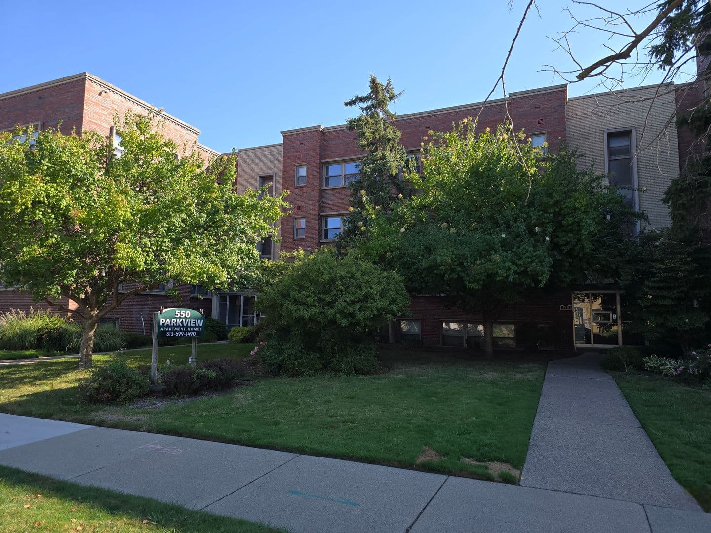 Detroit Apartment: 550 Parkview