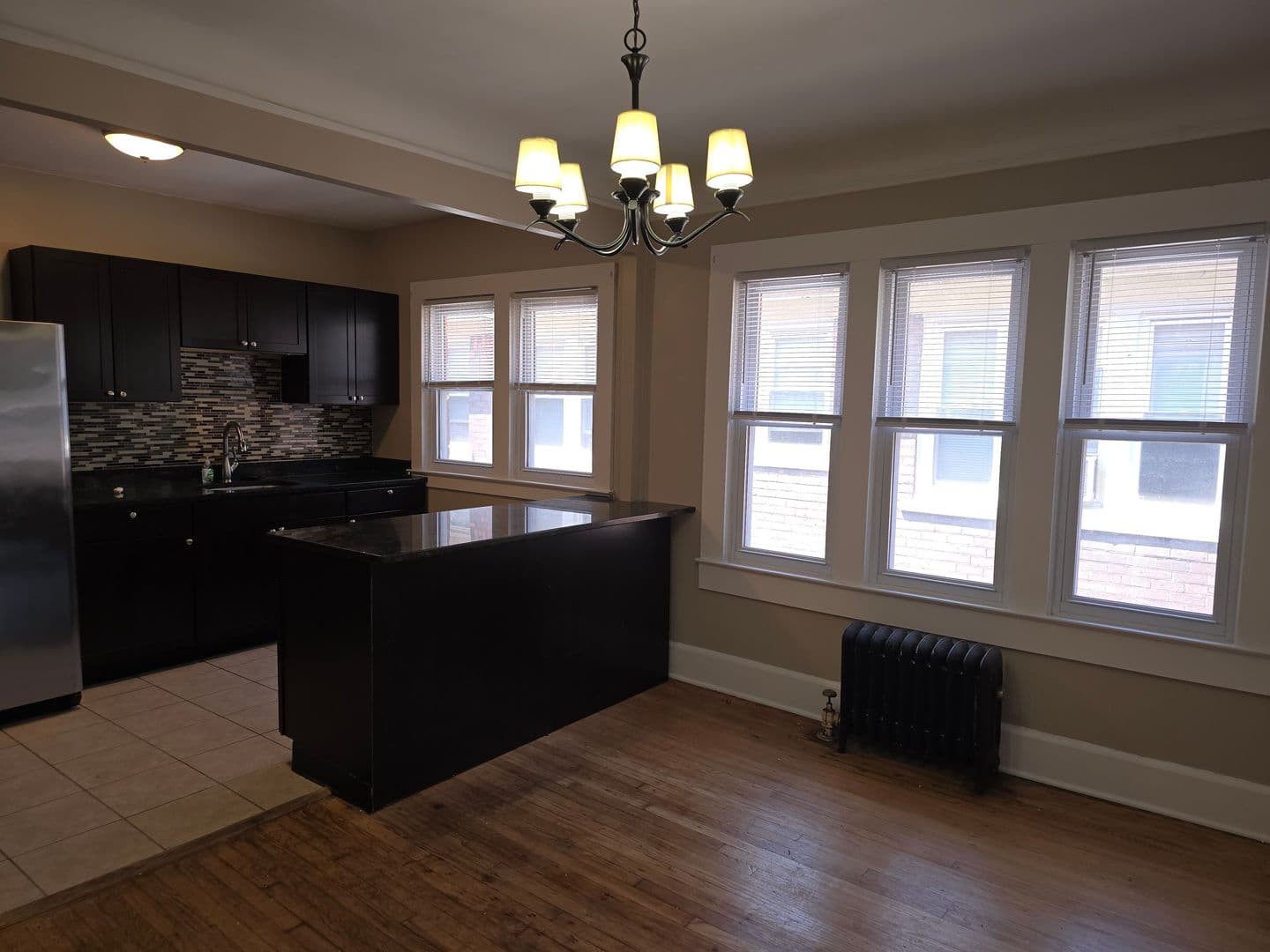 Grosse Pointe Park Apartment: 837 Beaconsfield Ave