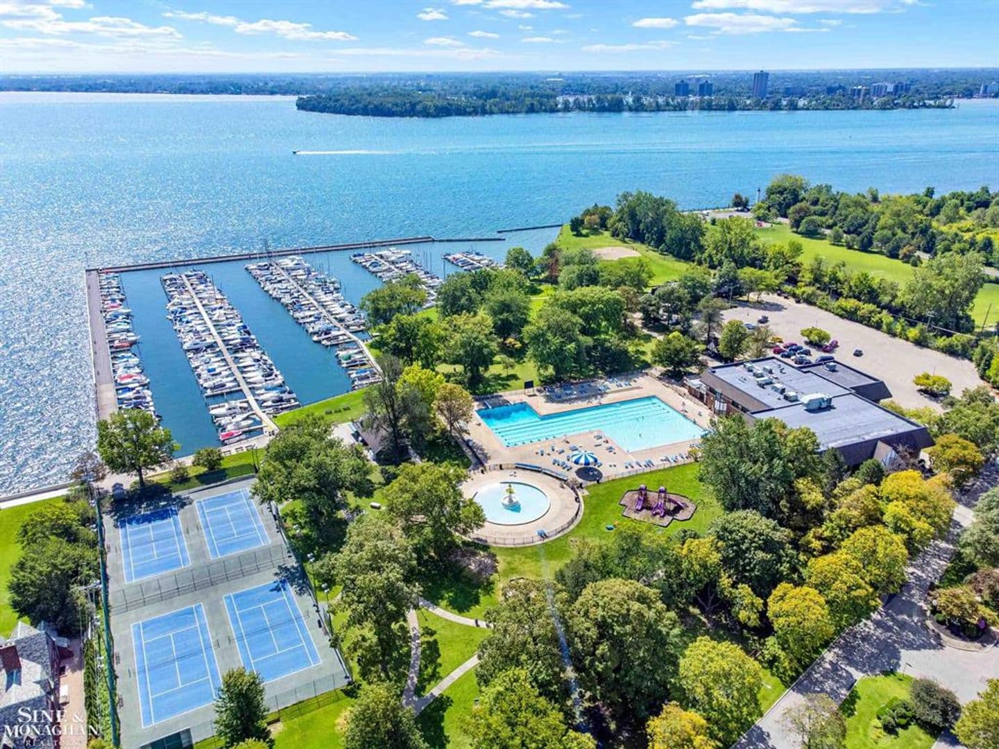 Grosse Pointe Park Apartment: 837 Beaconsfield Ave