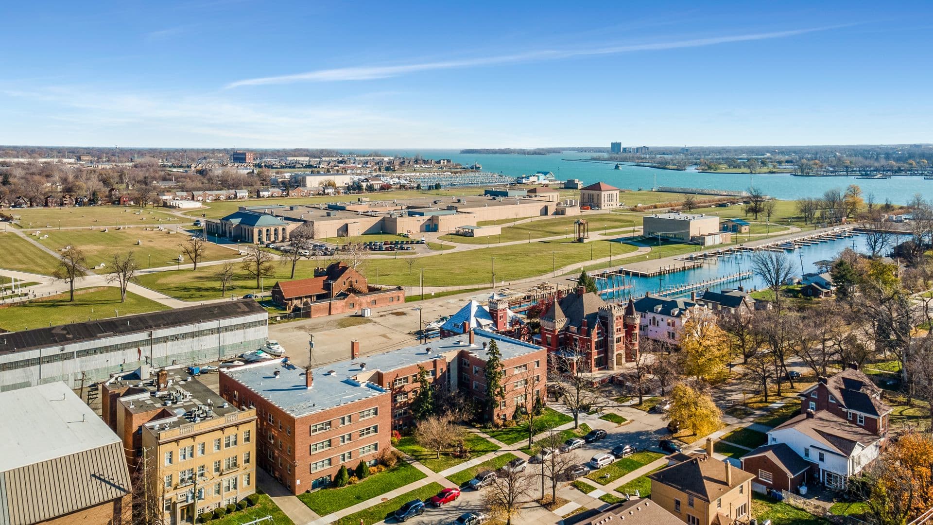 Detroit Apartment: 550 Parkview