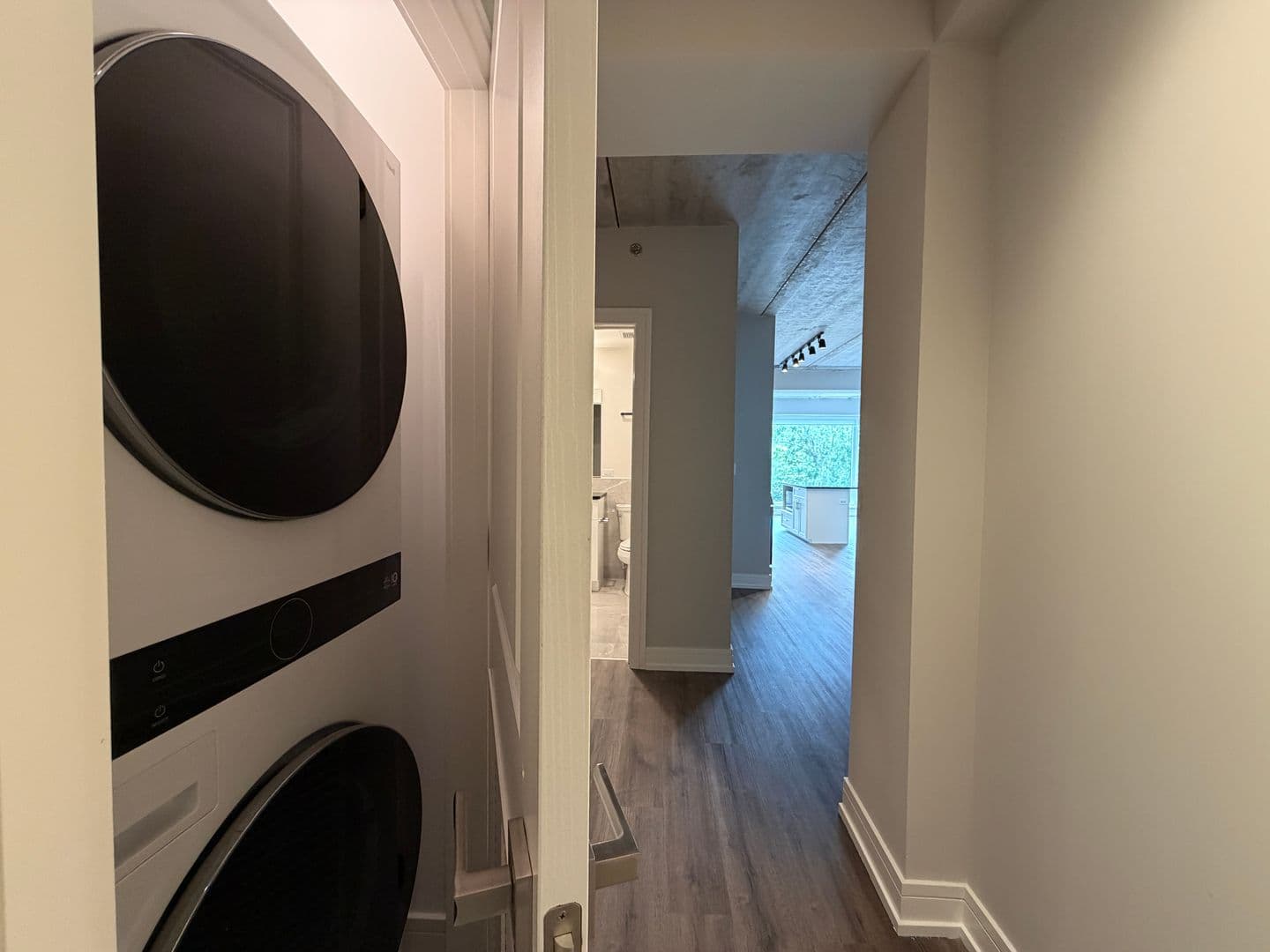 Chicago Apartment: 952 W. Carmen Ave.