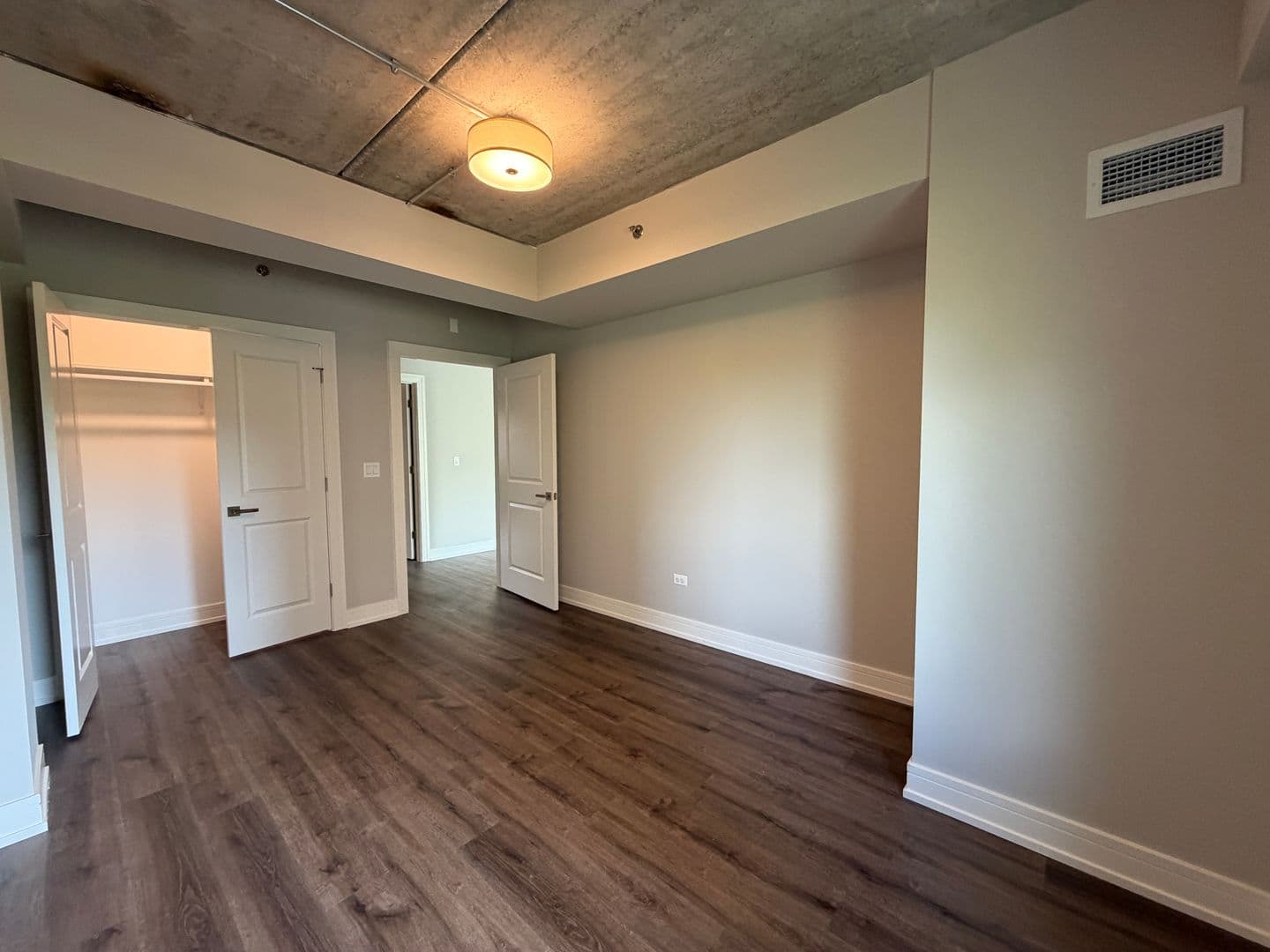 Chicago Apartment: 952 W. Carmen Ave.