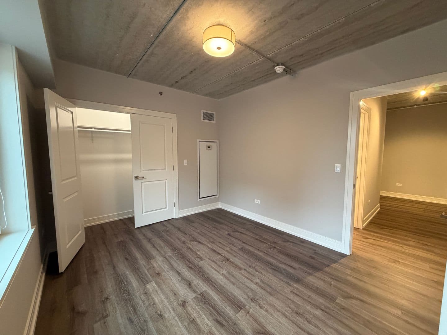 Chicago Apartment: 952 W. Carmen Ave.