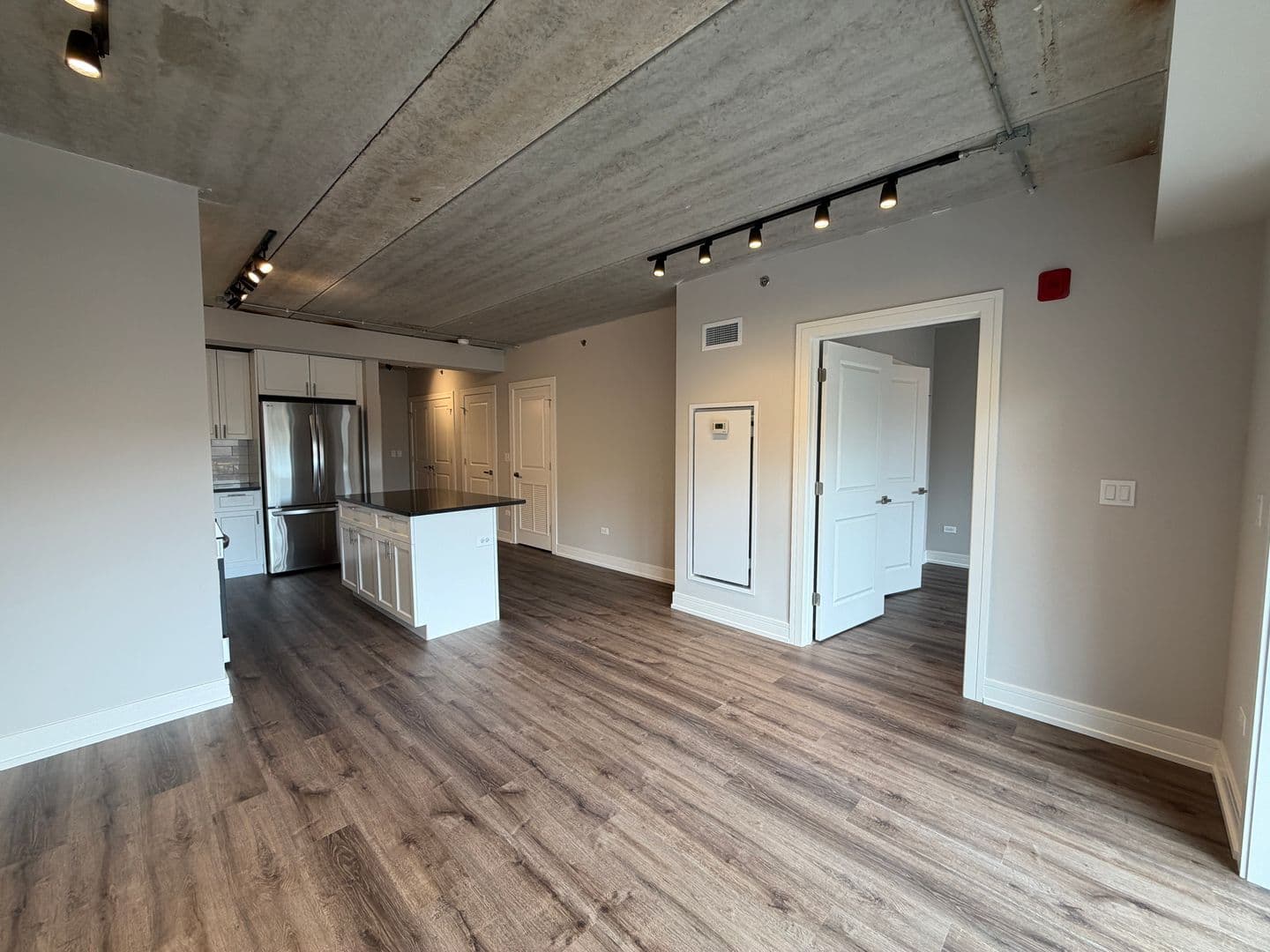 Chicago Apartment: 952 W. Carmen Ave.